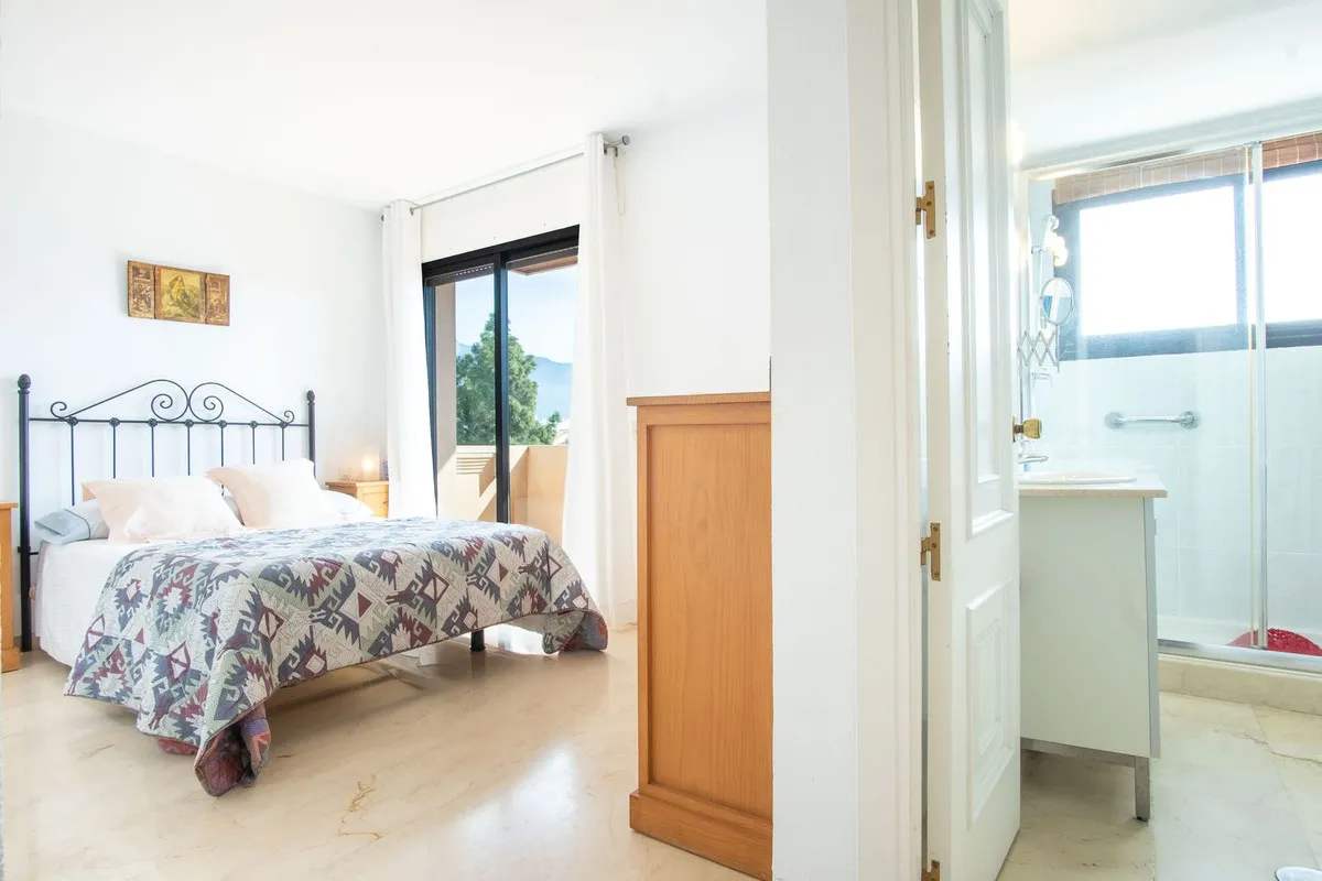 53aee577-d5ad-4ec2-a4a6-d9a1e48aa38f