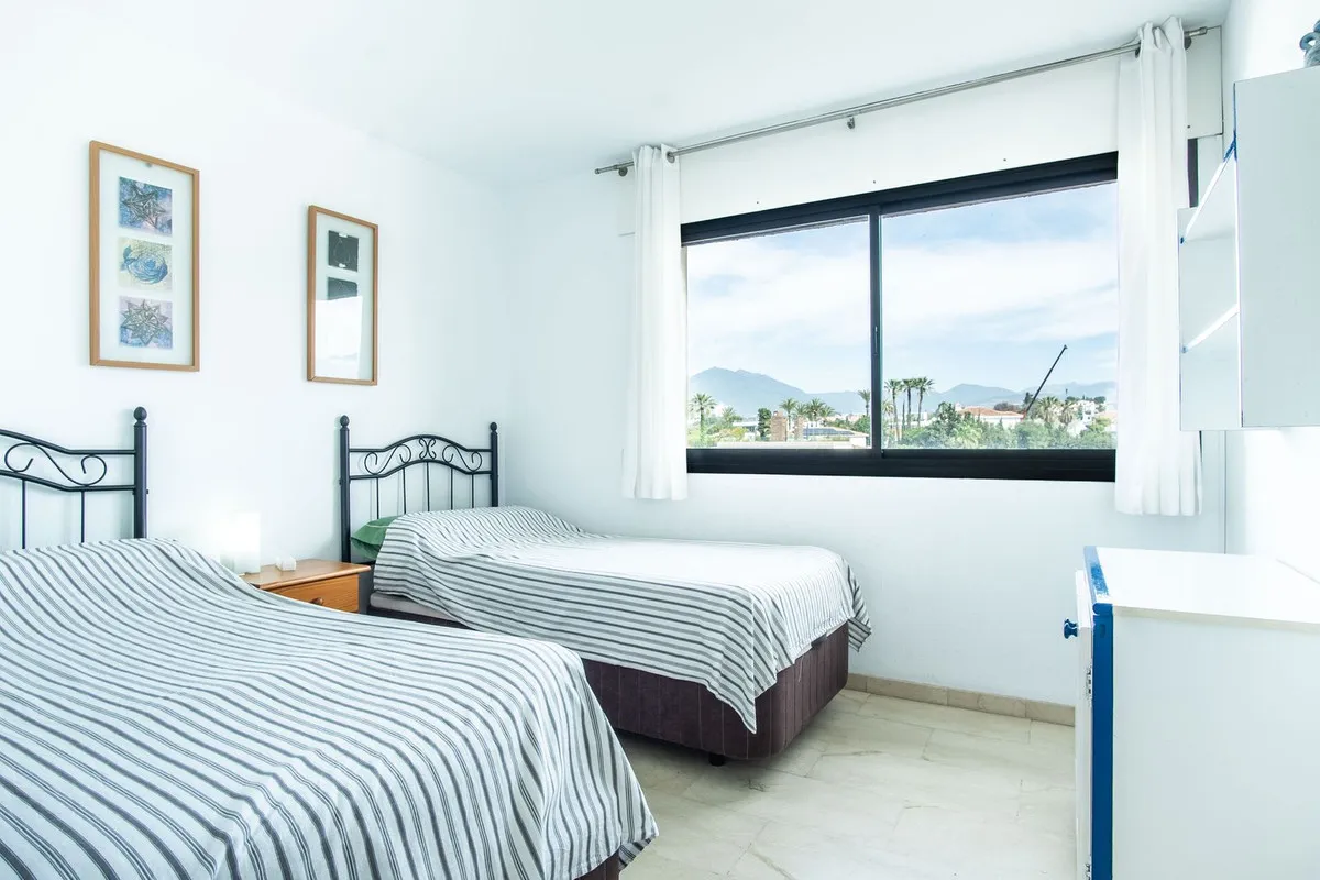 90719622-6ac7-41a4-bd57-07f5c6463090