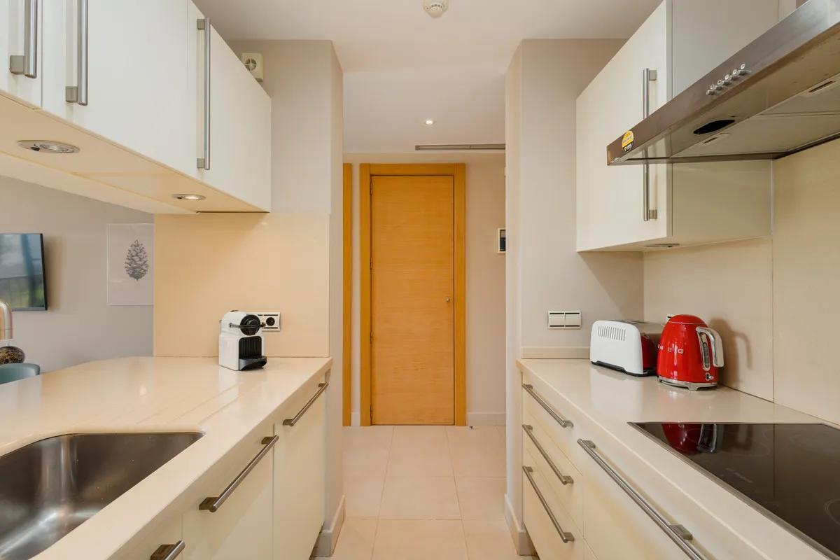 62e98fa5-b404-4445-a26c-009b54b57d07