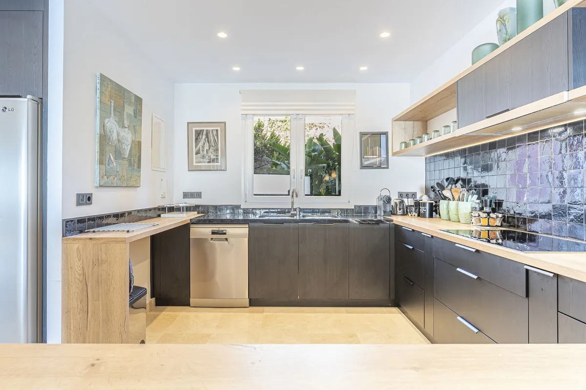 a5fdebf9-fc11-41be-bde7-e2f5a996fb2c