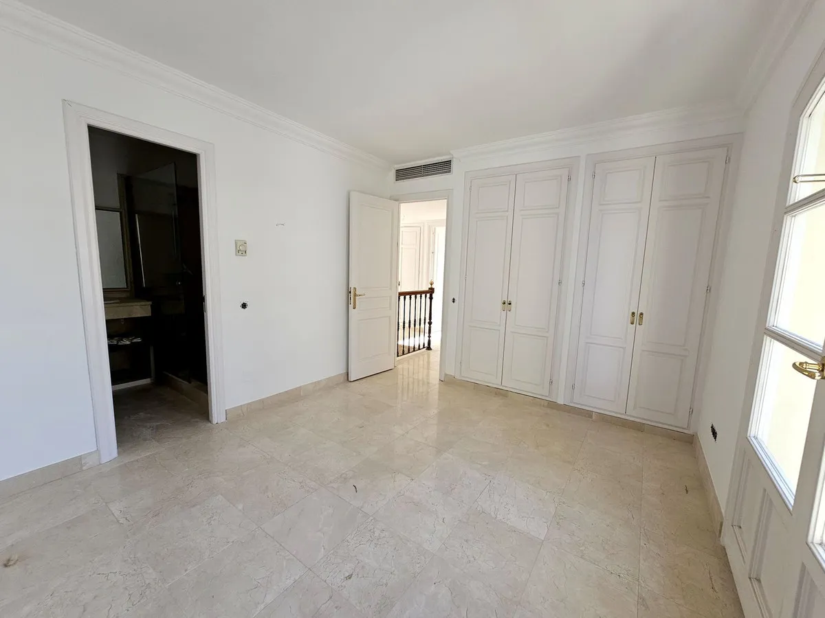 e30bd701-a9a5-455c-883f-7993cb6baafd