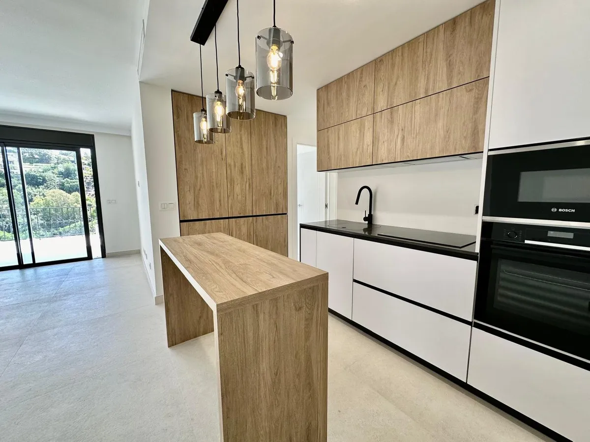 55582279-ee88-4c00-b206-58a14e7825bf