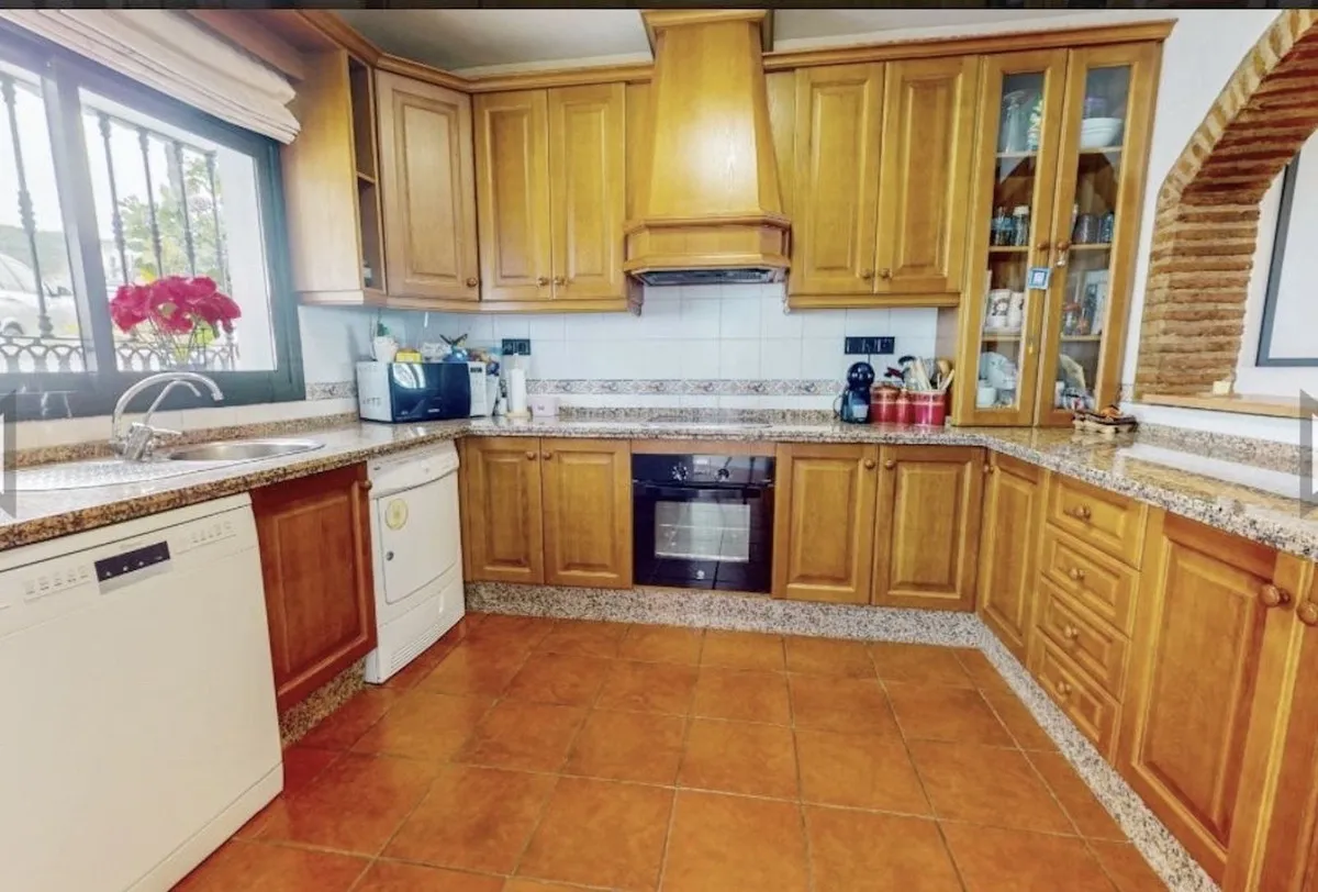 d4e743a0-b311-4a61-844a-bba63c427cb0