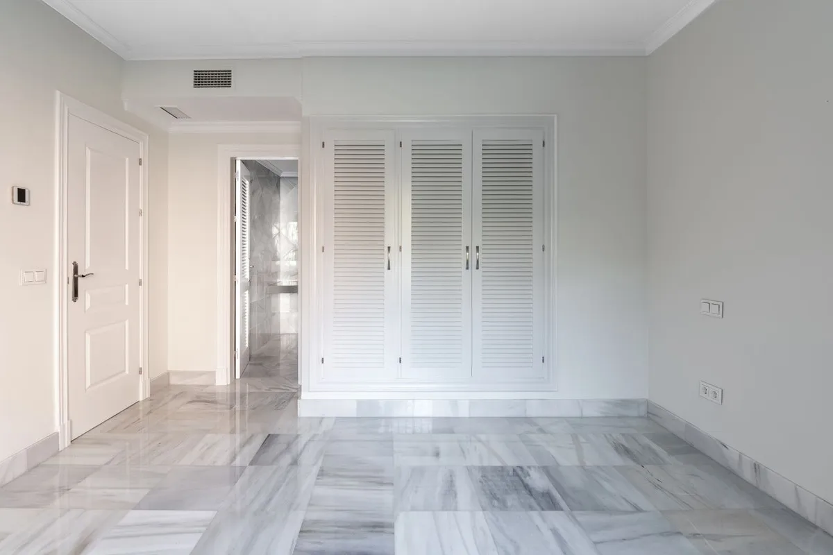 e00318b0-8553-4de2-8189-3814a438f3bc