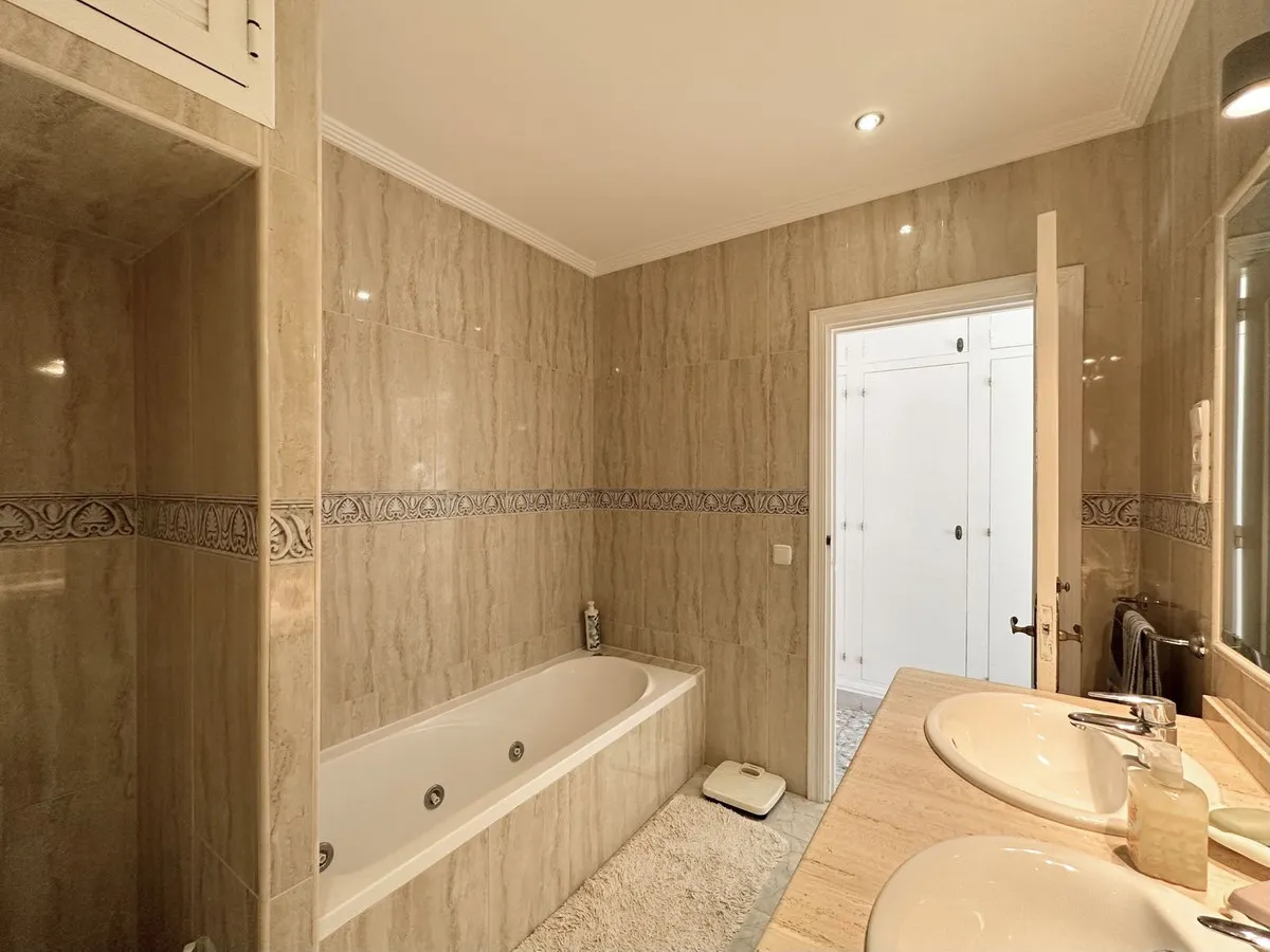 af9f6a0f-69c6-41df-a248-48b5409f8380