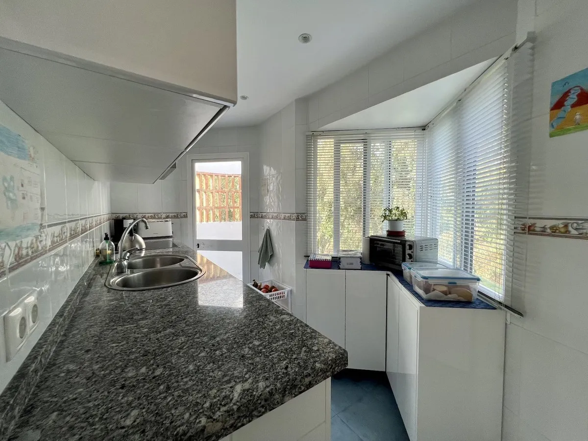 e53738fe-aa65-4c32-a1c3-0b20404ca179