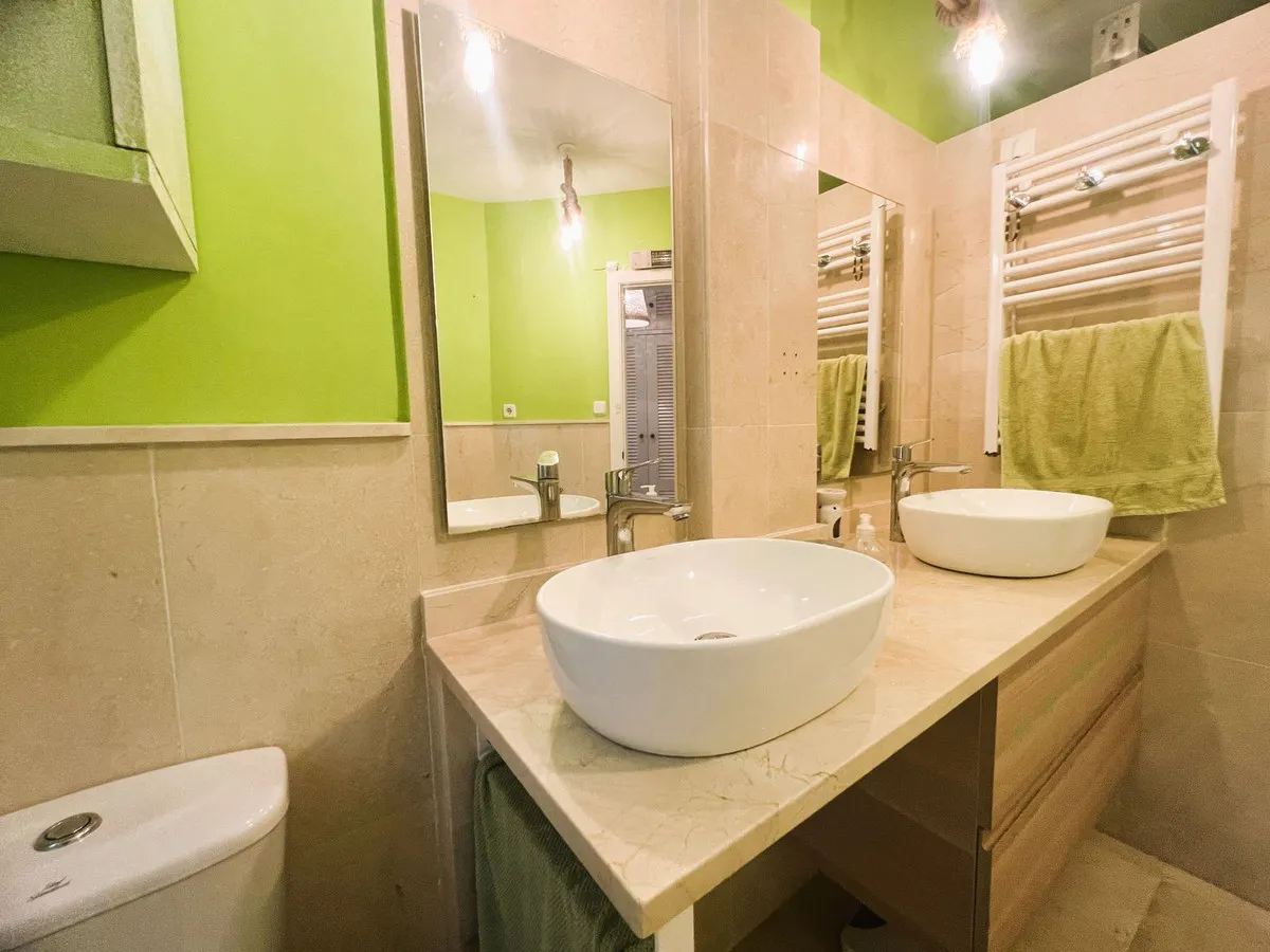 242ef70e-4e2e-4a17-a737-564cad3daf99