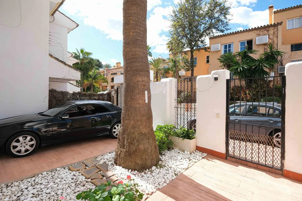 c6b68f24-5ff8-4385-a63d-3a0e1987d315