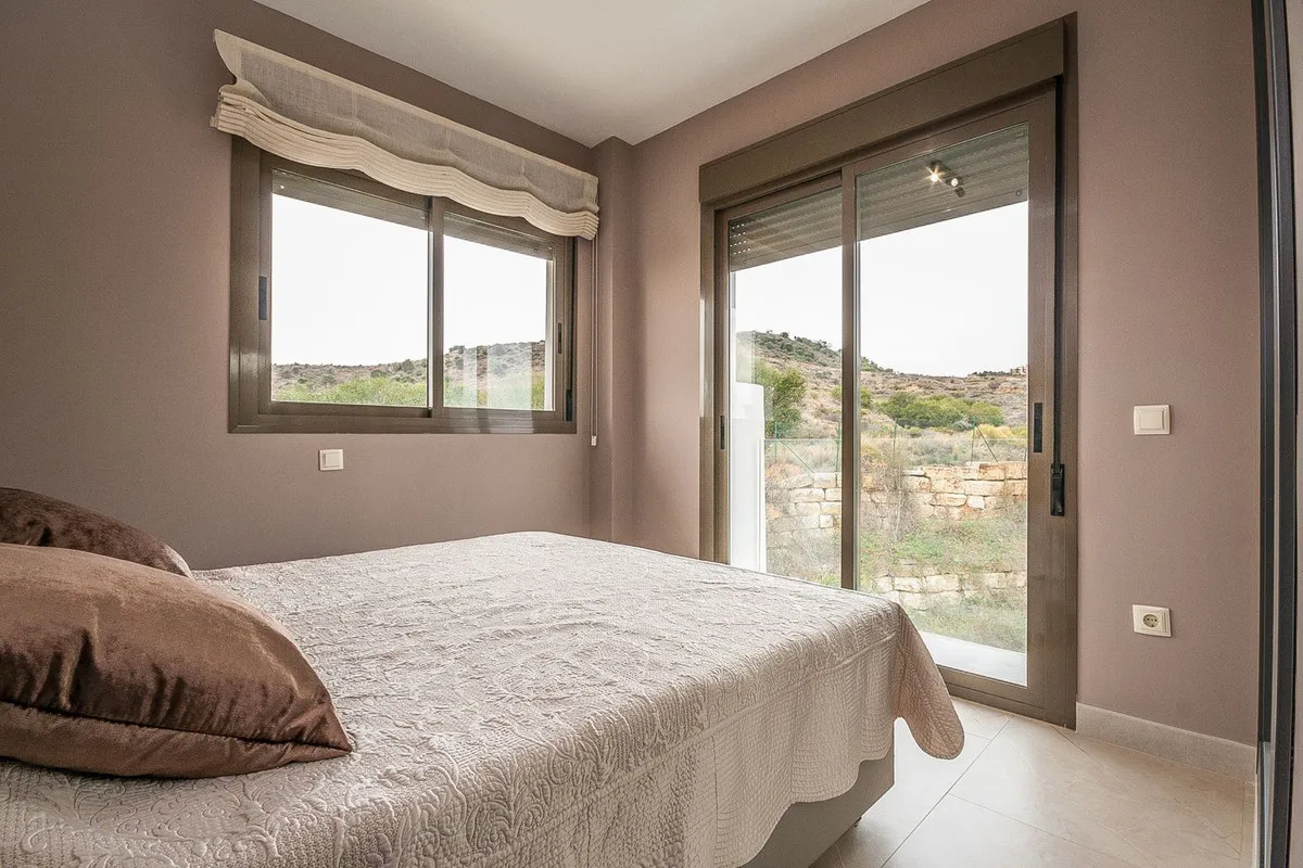 f4f7ad4a-6fe1-4dce-ae78-7a10294a18e7