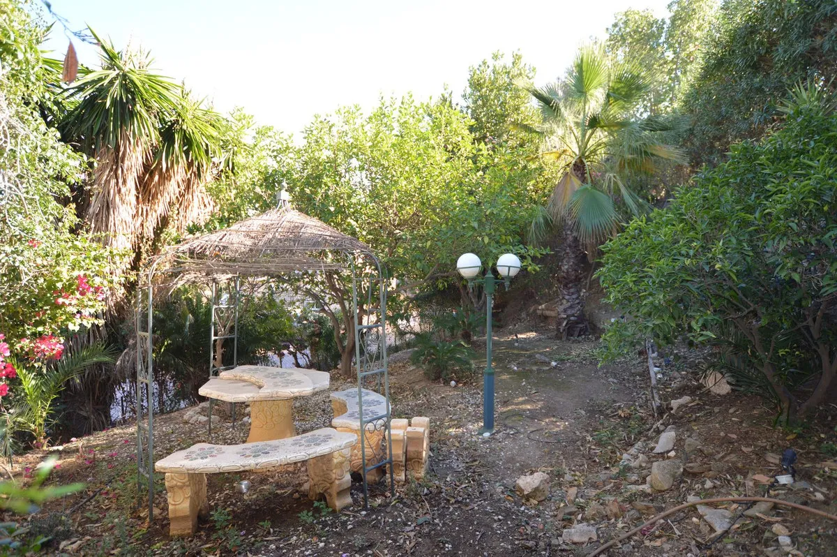 990ba365-0303-4e0f-bc39-41bd661df2b5