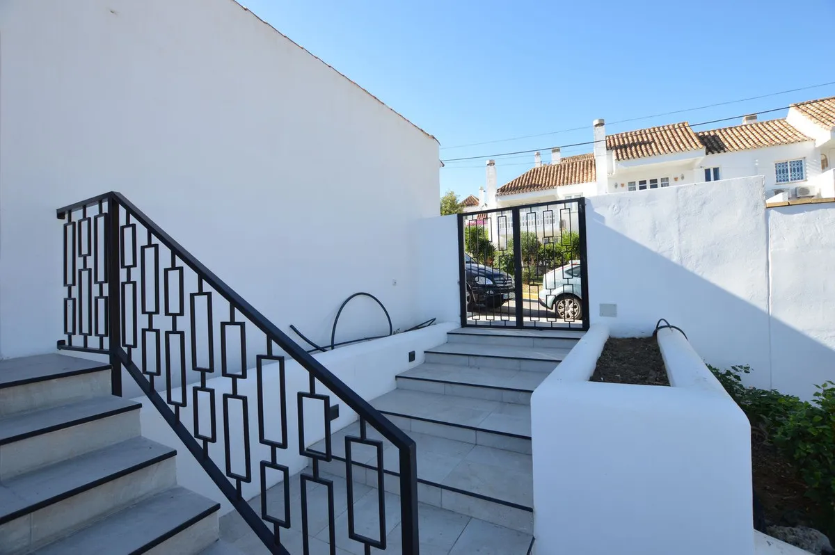 f6ab4b31-b975-4bff-81f7-66a12675a365