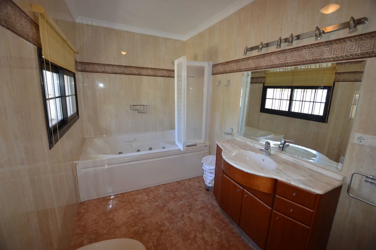 f8ad9b37-98aa-4aba-a34d-51833ceee8cb