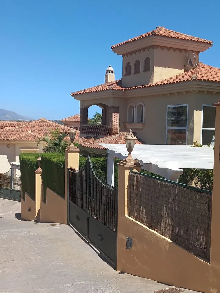 2f6d257e-64bf-4e6b-91a6-2545565071db