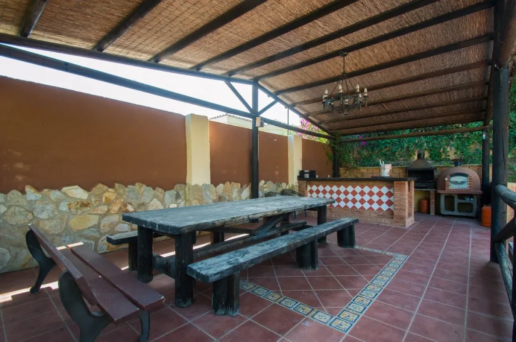 094452fb-ba94-478d-87ba-12e83ed680f0