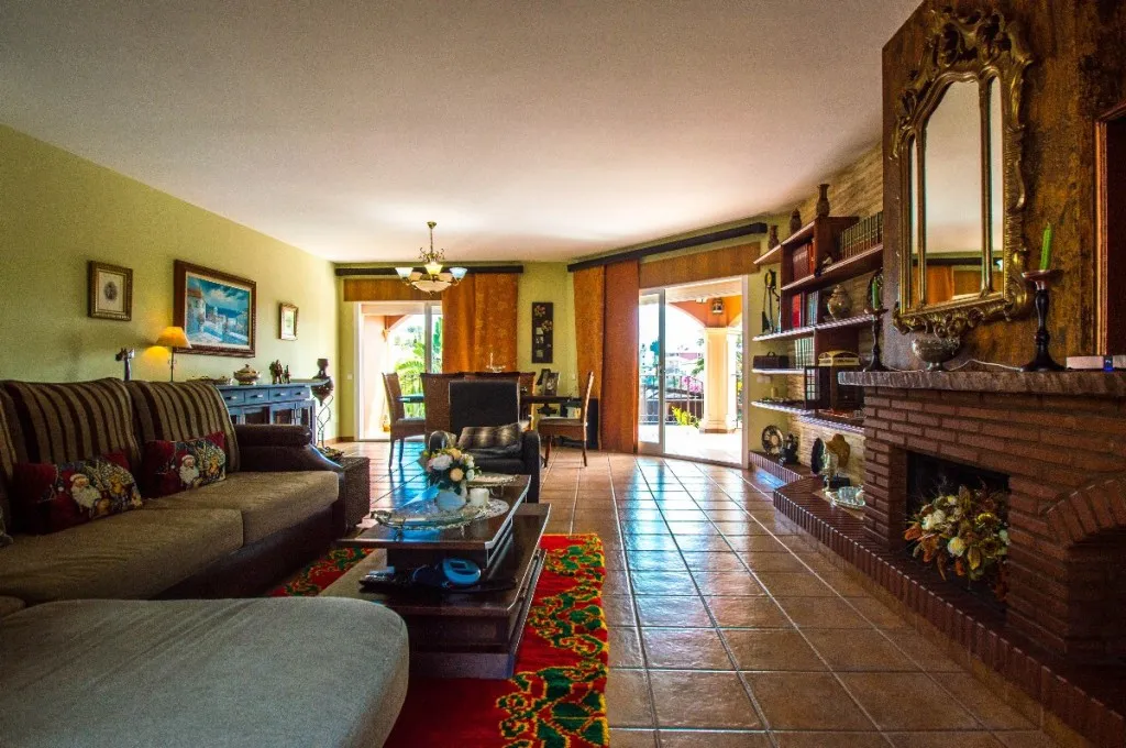 8439d29c-e8af-43e8-aa28-857689a50421