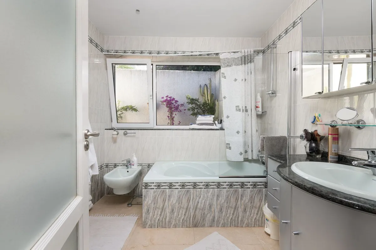 2a1b09b5-5f5c-4437-beb3-fa44c0ed8264