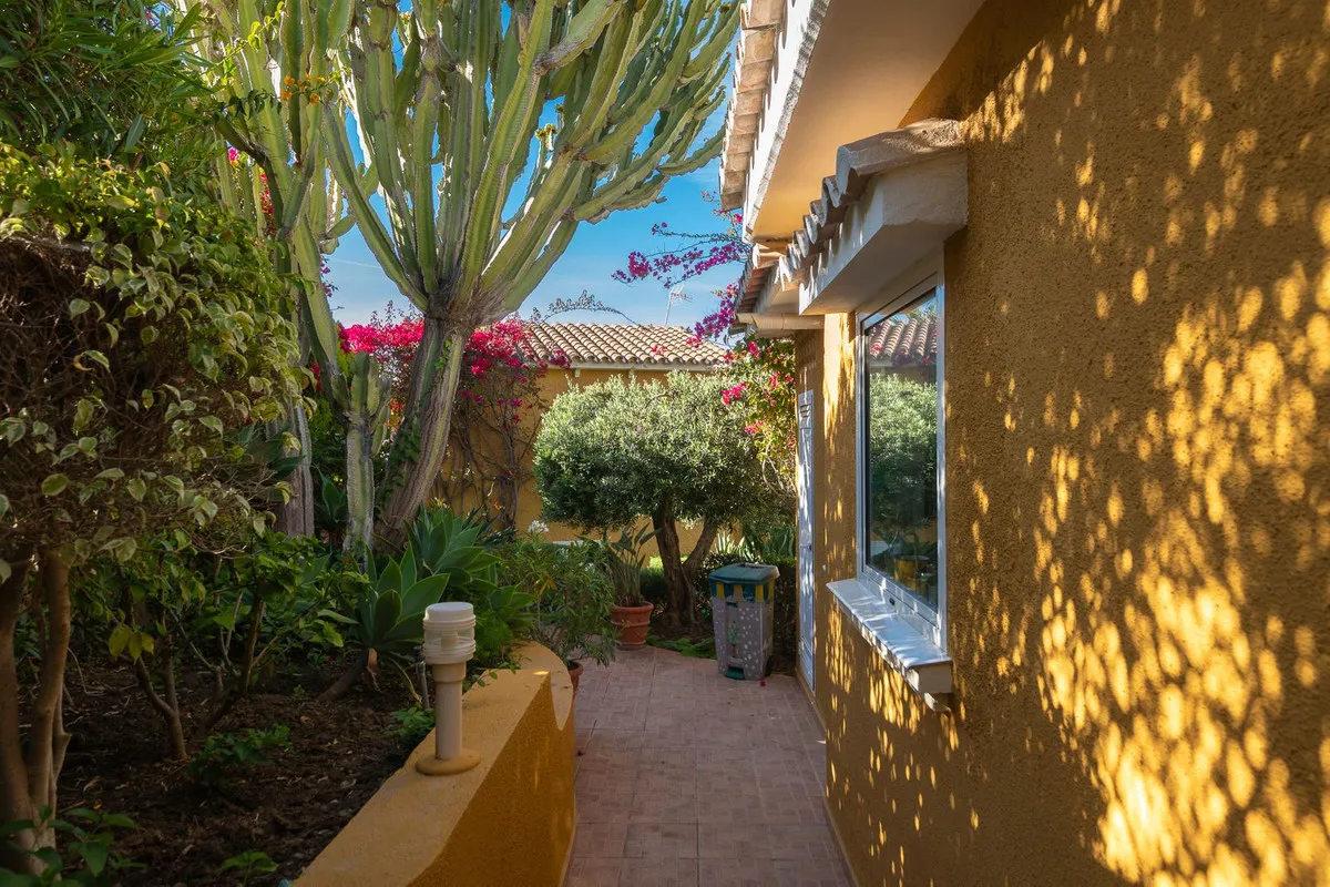 ab16087d-543d-405f-8790-e3ffb6efd1e7