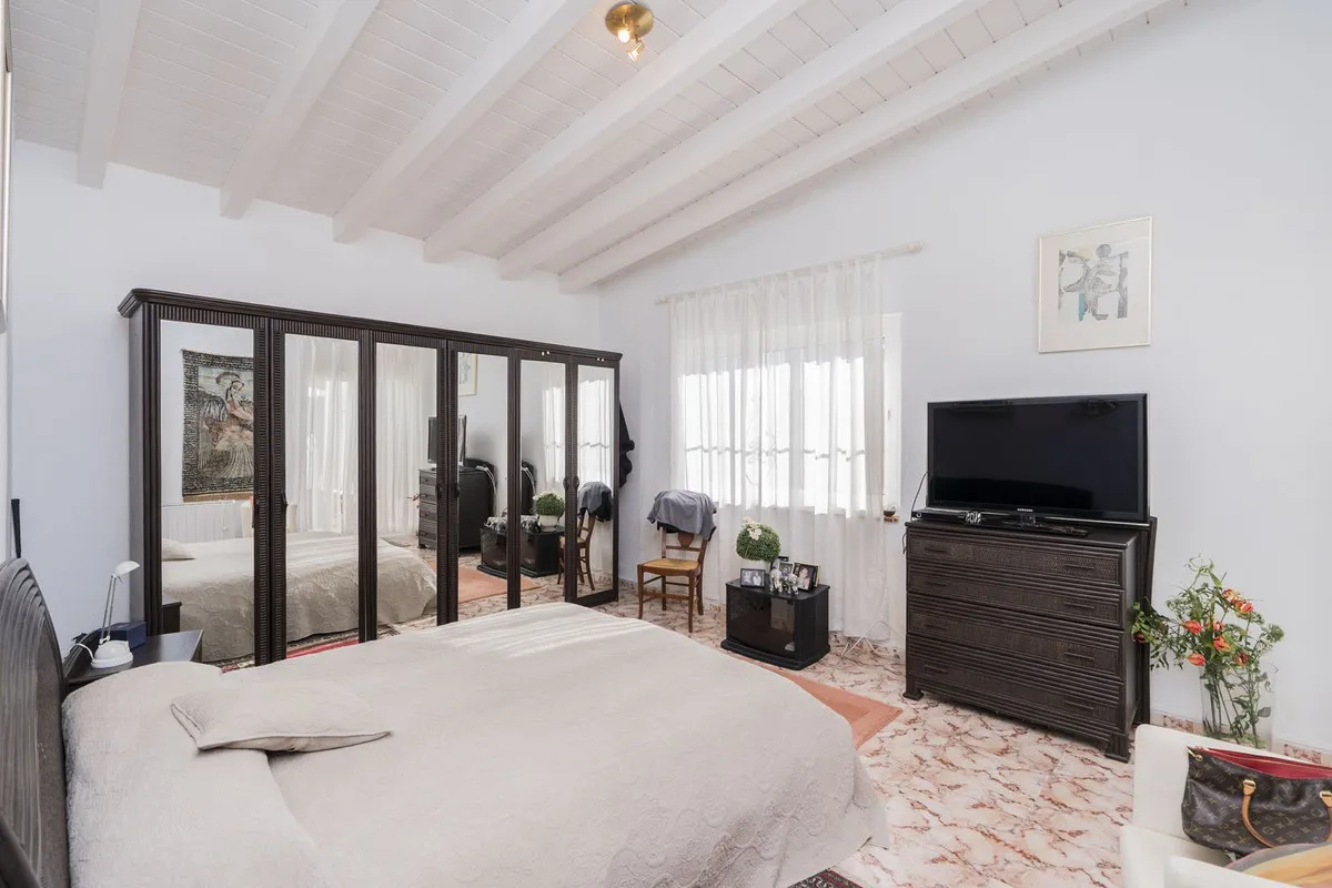 300a5d73-2675-47d1-80a7-5b10492f342c