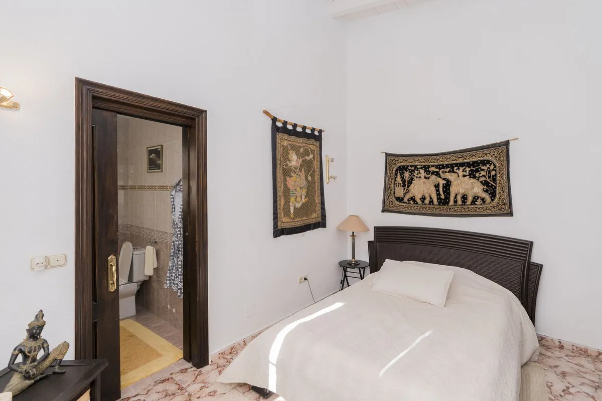 7c6b17a9-c7f1-446a-bc15-5fb8f56f0c63