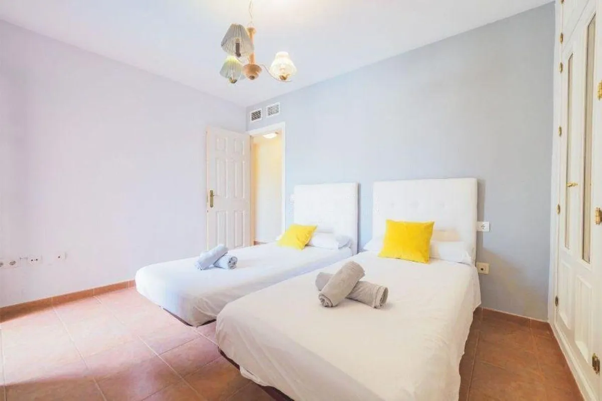 4d02ae37-3683-4562-8acd-5276255561f0