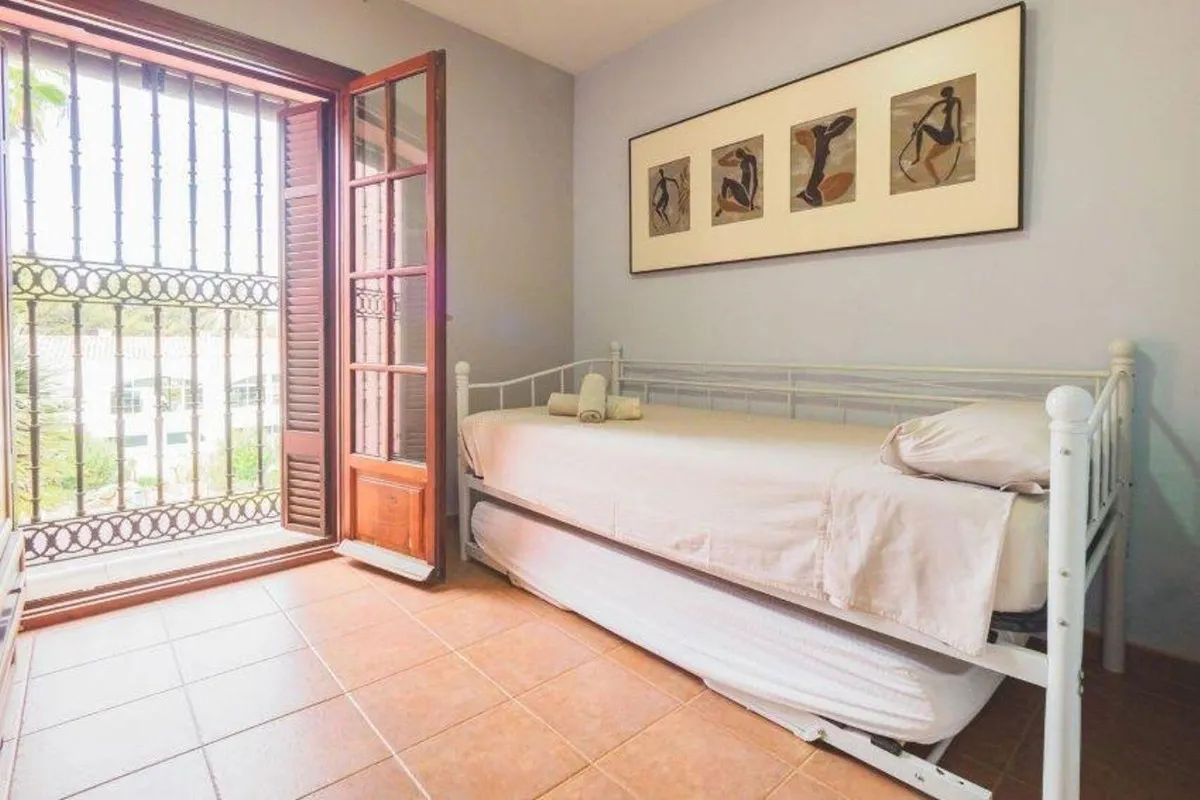 ed9f3ab4-dc8b-4282-9c1b-e1a176c03b21