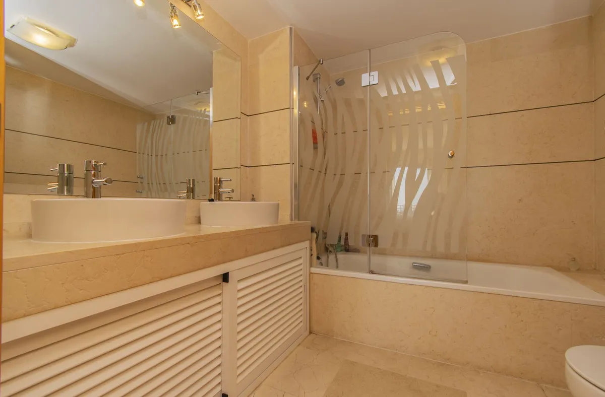 0f9736e4-ccee-4938-be89-094be1becffe