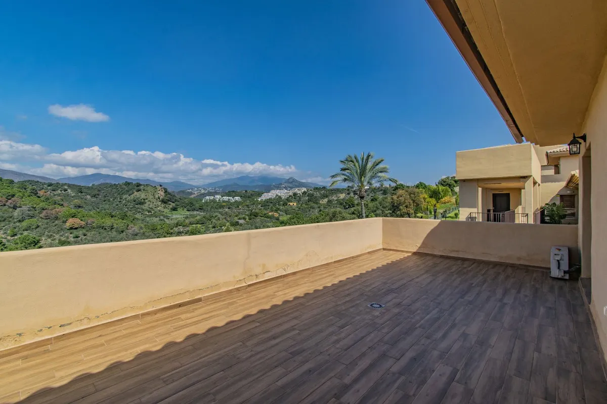 b2502971-d15d-46e6-b8e6-42bd890b36f8