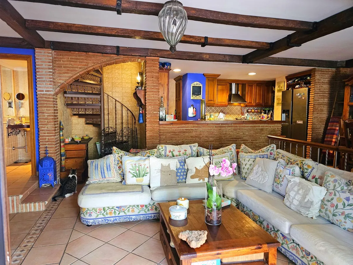 f0665683-a748-477a-b274-884f5b768e83