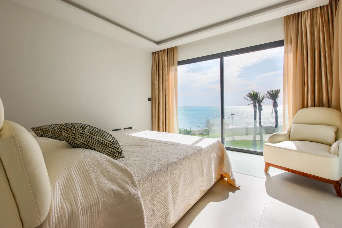 abb985bf-ce6a-4922-b680-edd9babb9651