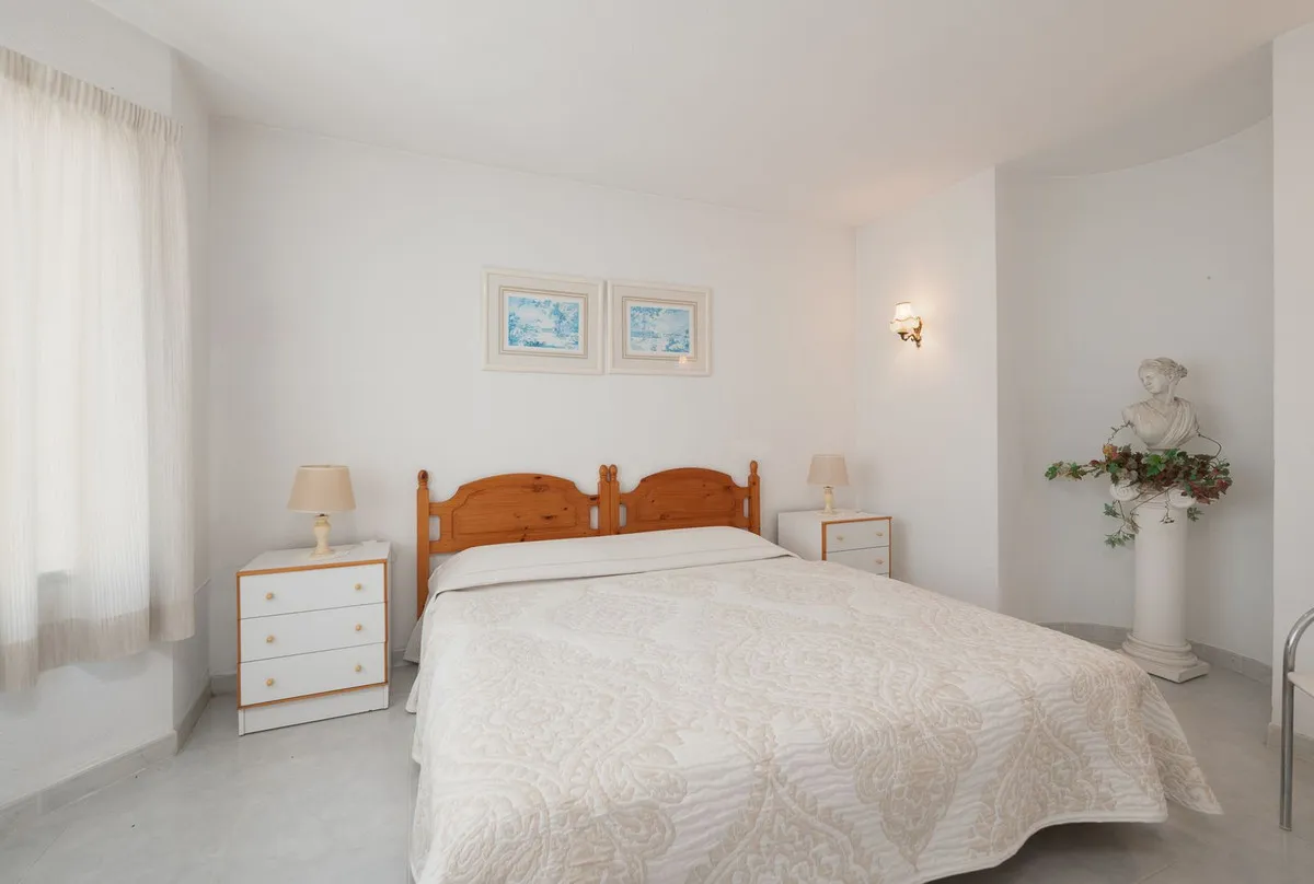 ee249d6c-e87b-4f0c-9dbf-3600a619a5db