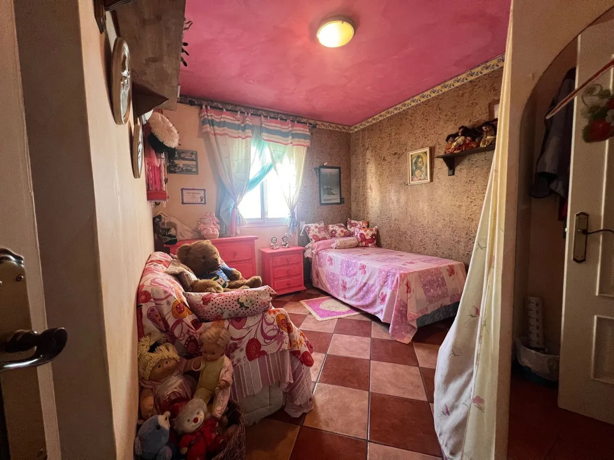 0100f12c-71d8-4e18-9222-0f476351abbb