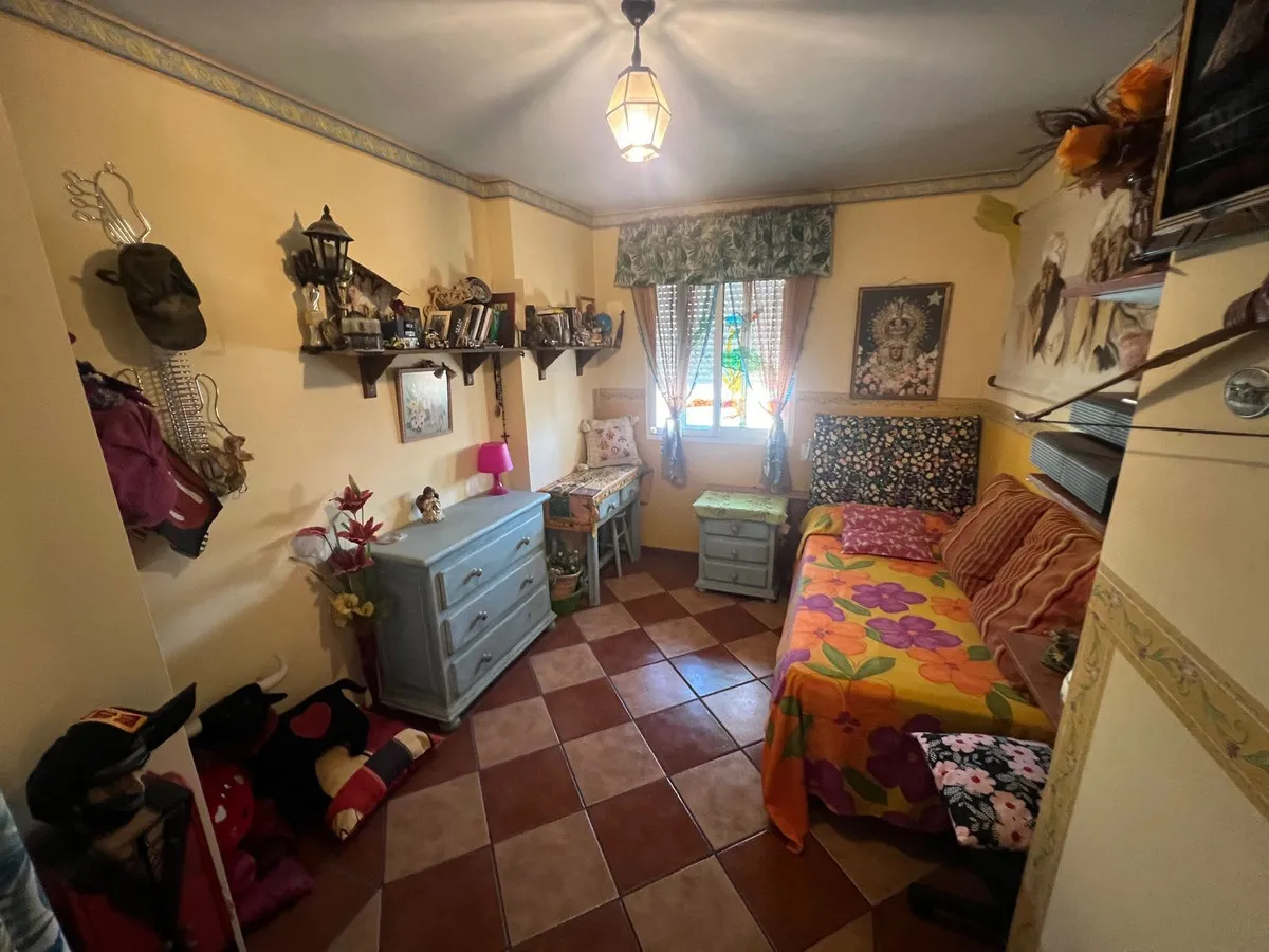 9b45d208-8b32-41a0-b5d6-55fe042efc7b