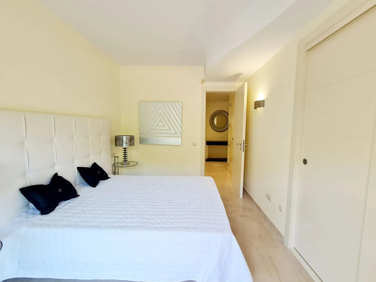 1c54cc00-b3f5-45c9-a7e4-596327a7b934