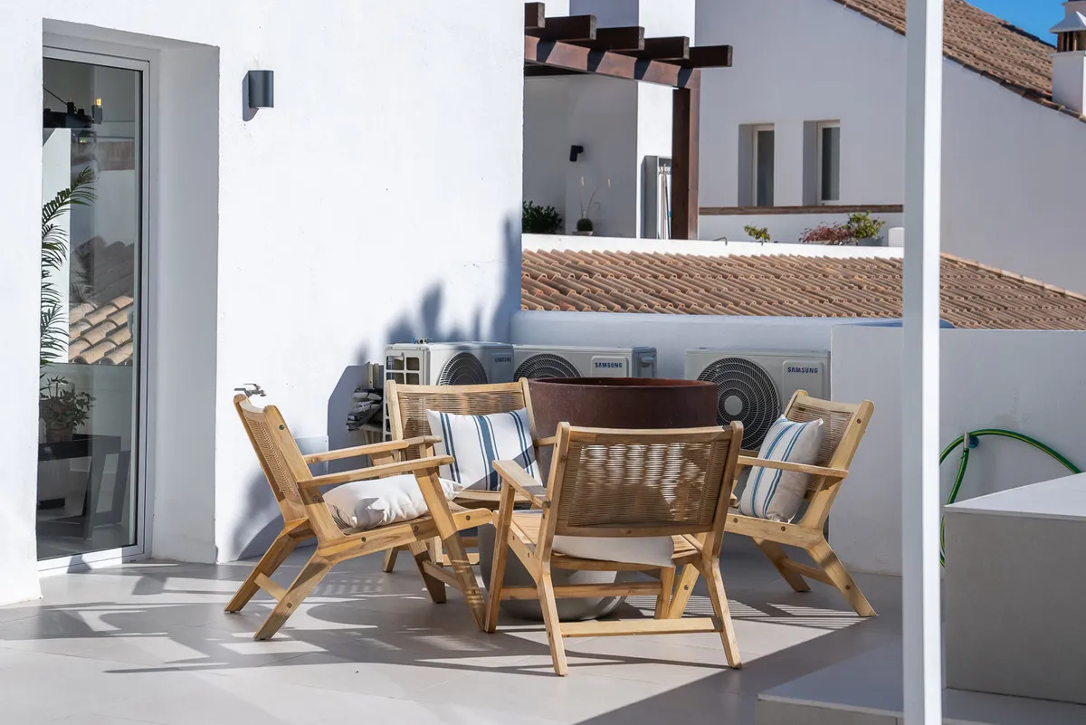 e90cab80-5dfd-4f7b-a3f6-de32e3aa1c5d