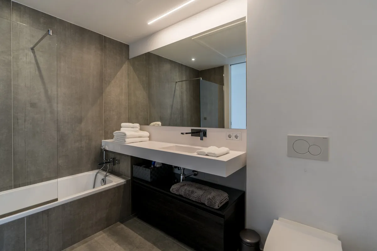 8e75a284-7b87-4768-8a9f-92f45a8bf204