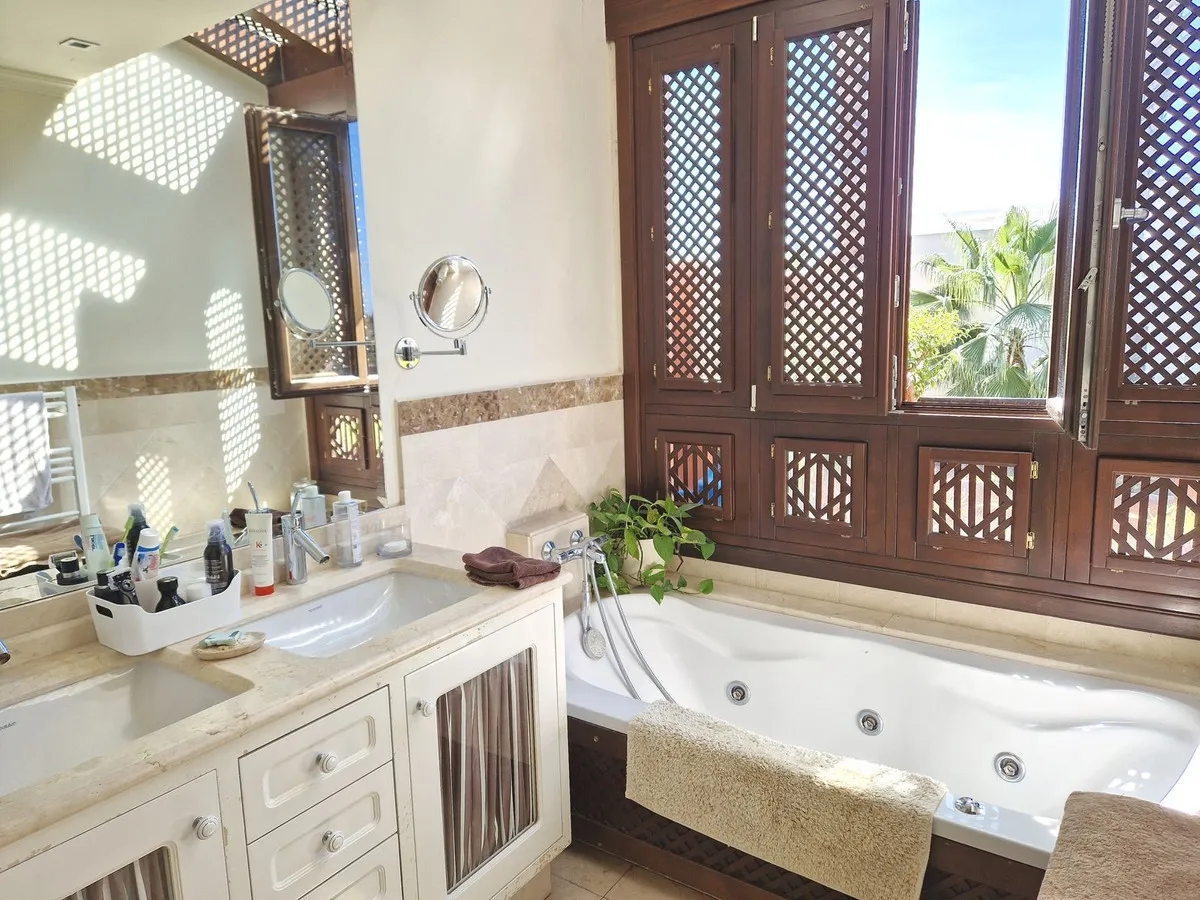 fa21d728-6d13-4b19-ab9b-693235ae9d07