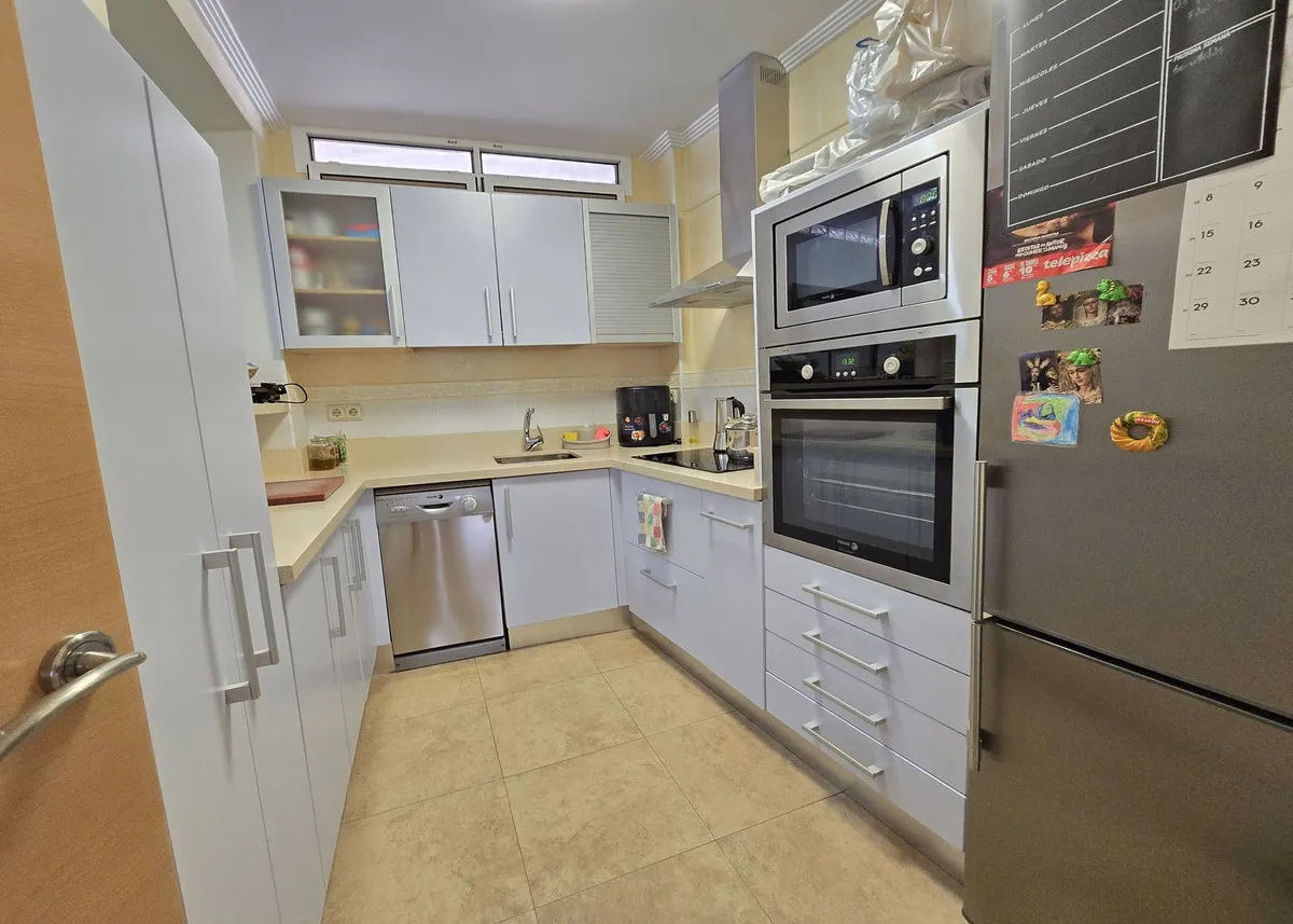 74cc2b90-7971-421d-8b85-df79d30c85ac