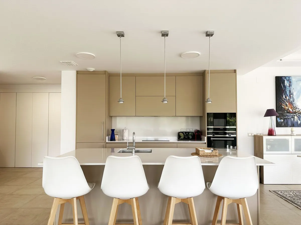 f2f5145f-a809-426e-8aec-d499889b9119