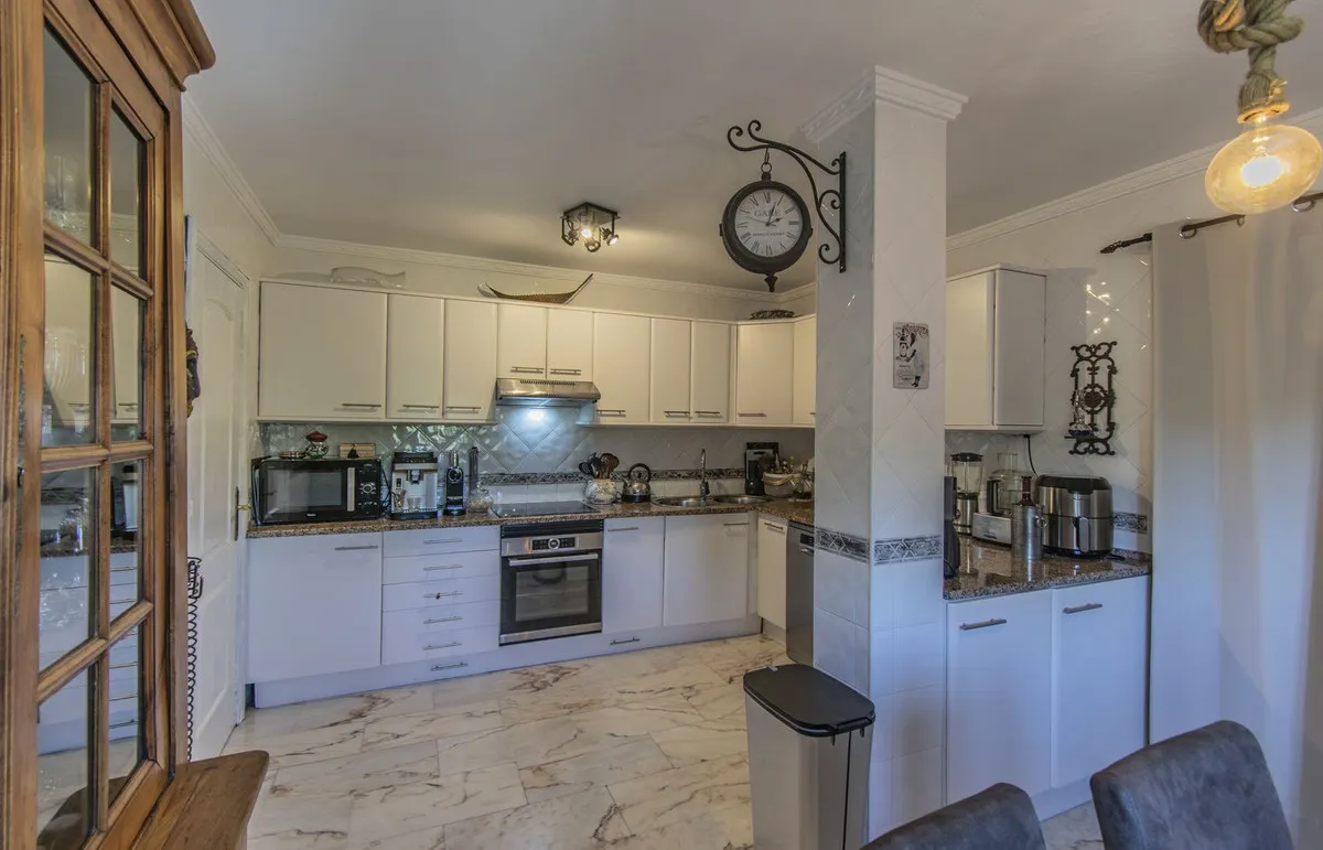 61df13fa-5c38-4afb-80f7-9e317fa3ddb8