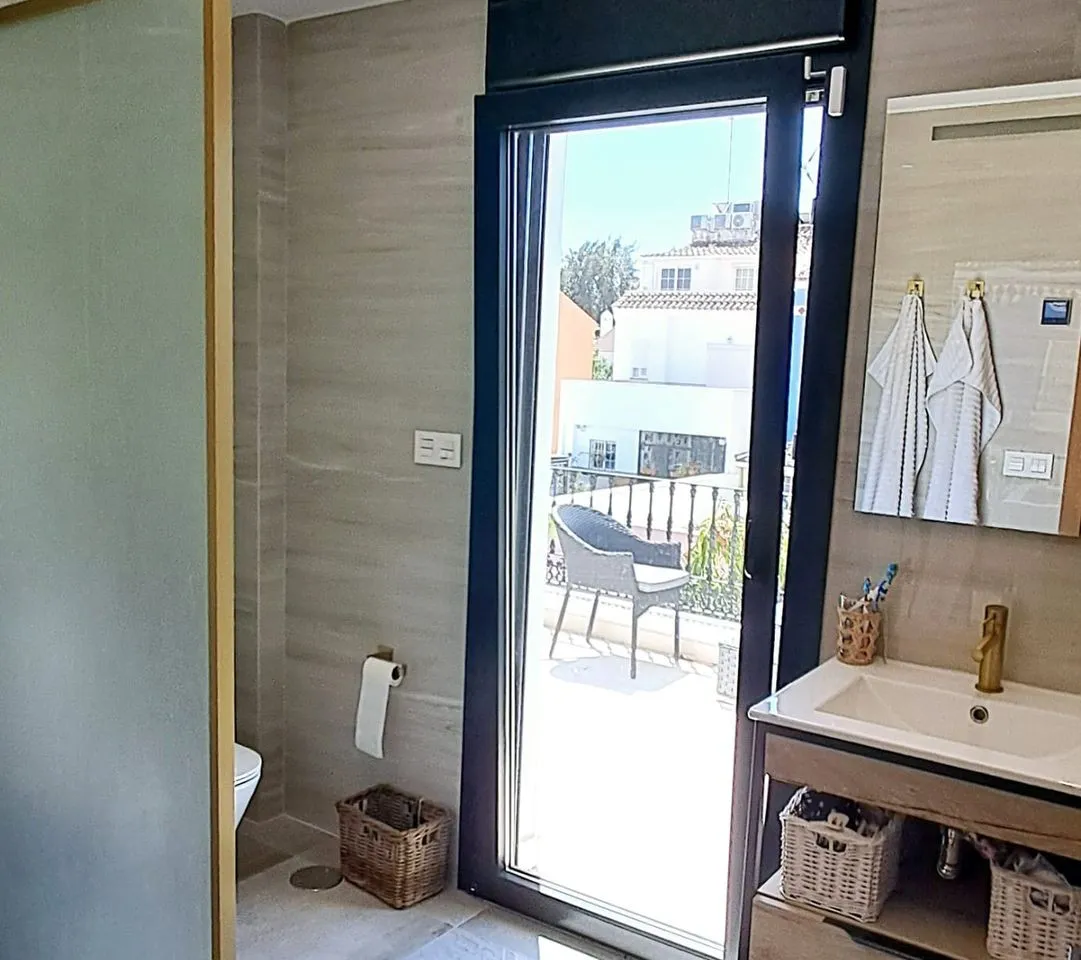 b4053d49-876b-4745-a5ef-49e2910d98a7