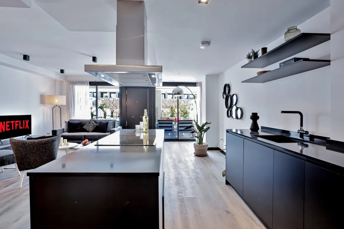 c3379144-0e57-4db9-b7f0-dcd0e098f4b8