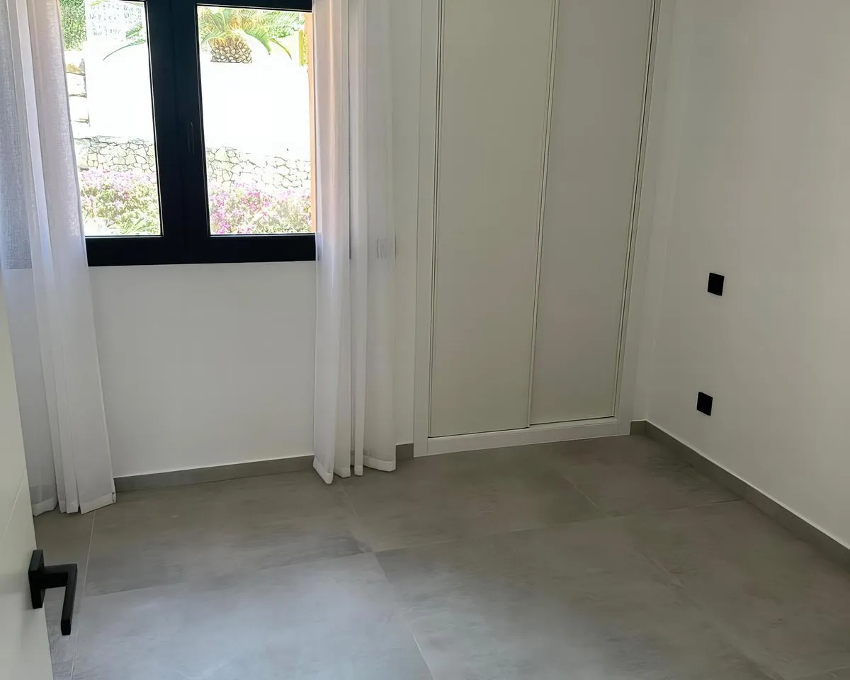 a044f3ba-3791-4ff2-879a-6702fa89e274