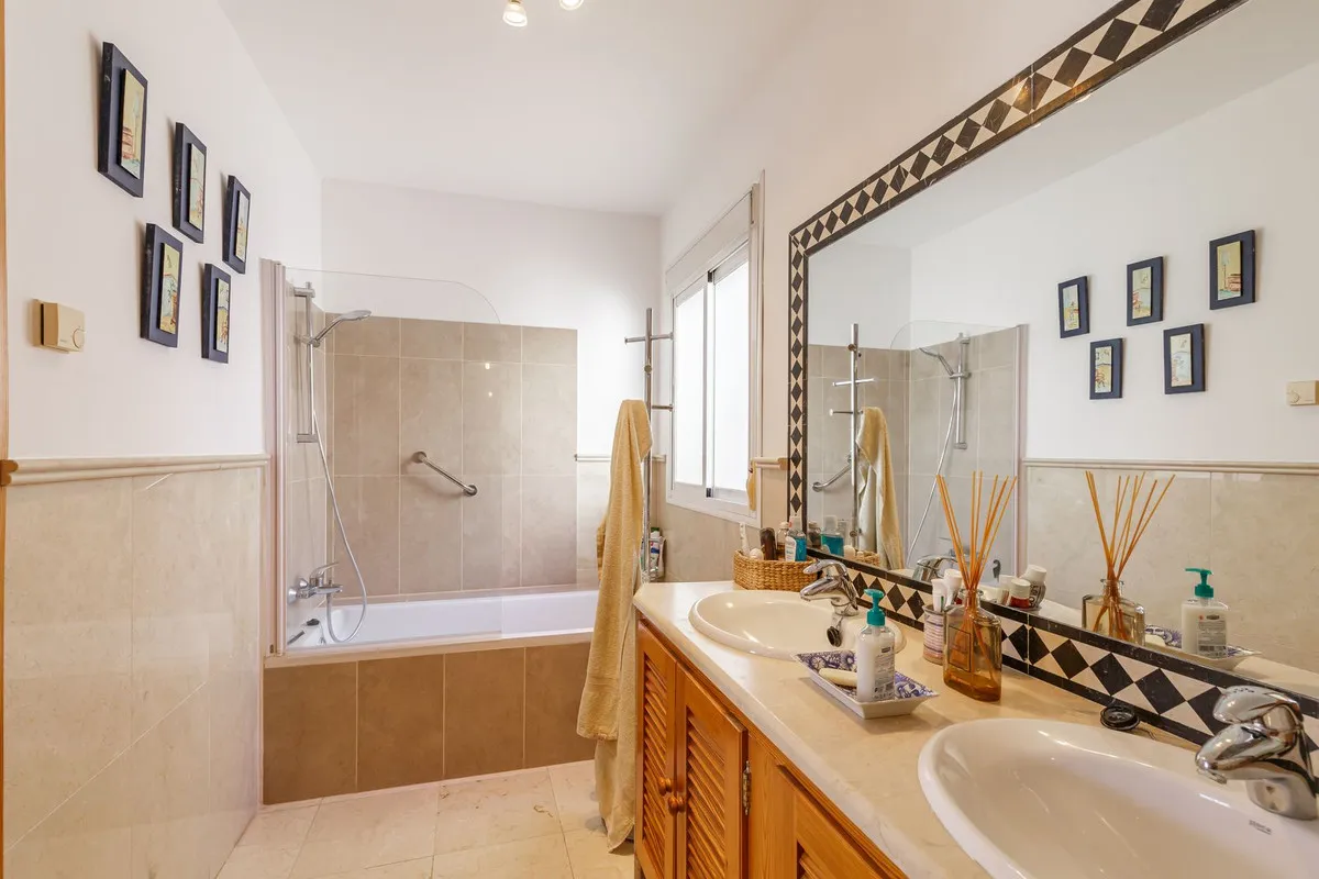 dc6a447a-6e55-4363-868b-83e15f7ec6f8