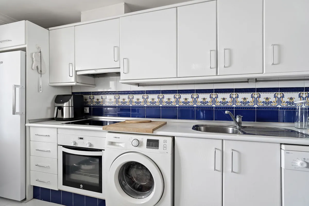 bf6de3ee-75dc-4324-ade9-26043a7e7052