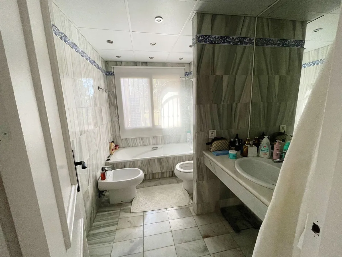 0dc02384-7fc3-4b96-8bed-12d60a6d09c4