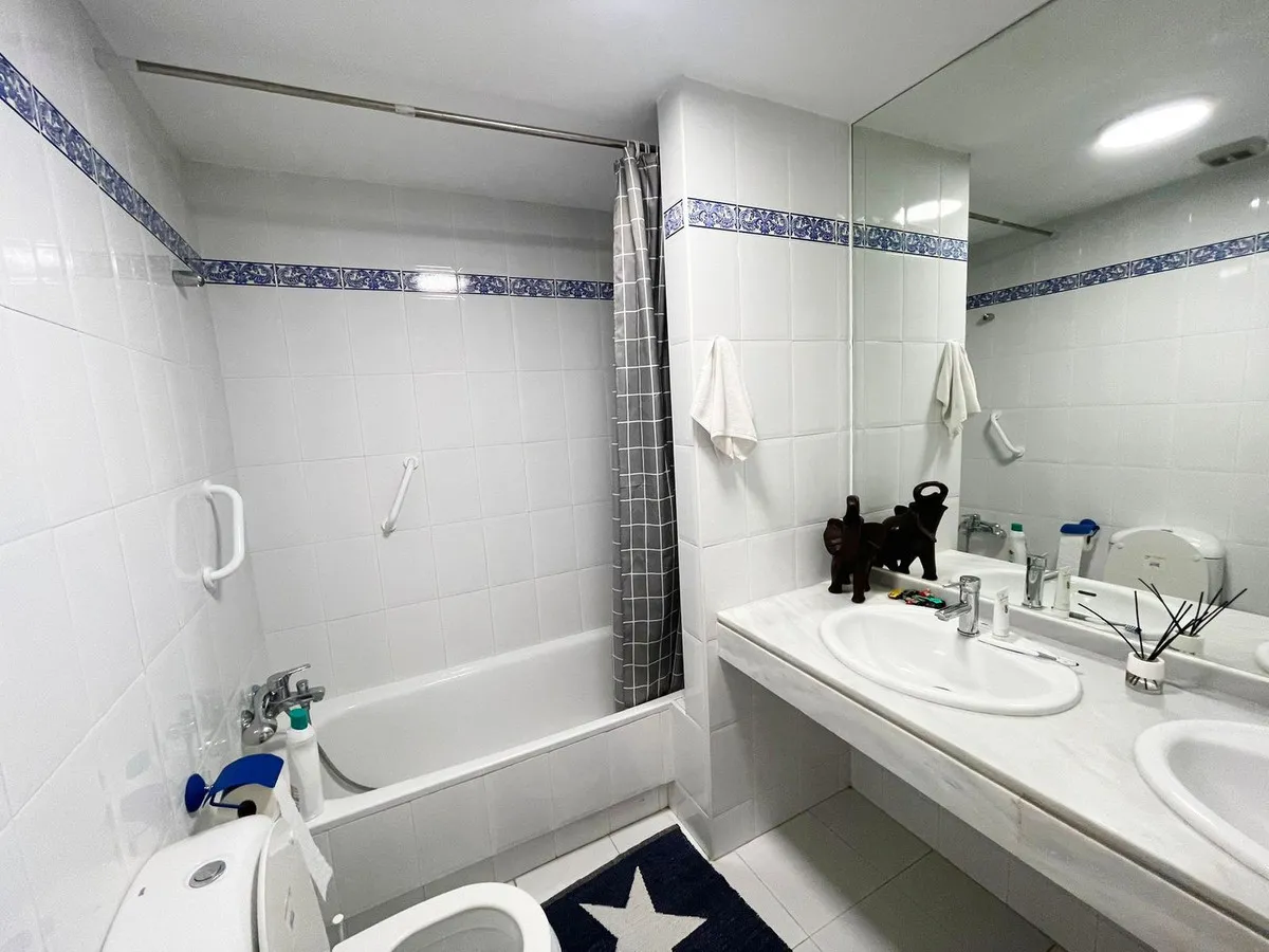 2a1af735-12f4-4280-8369-330e8043952a