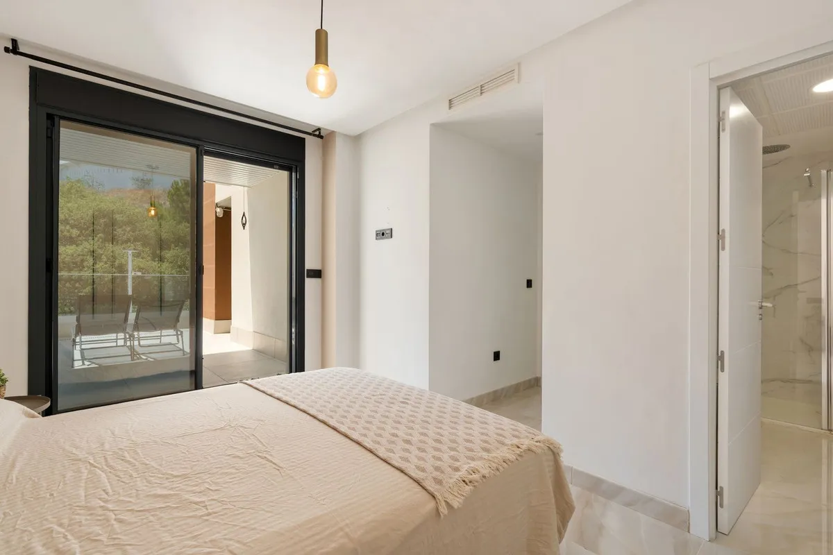 dec073e4-3e02-4dcb-ae33-90b140f5bf51