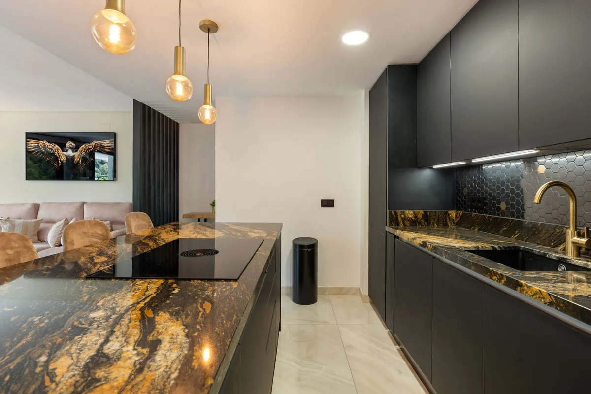 f5619ff1-1c82-4e25-b365-f202d5340b65