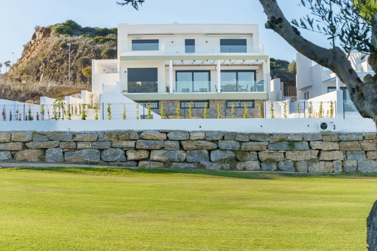 e2aabb15-2305-4423-aa16-a5b0a5a75496