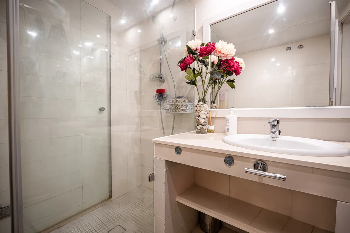 c8a9caea-c11a-4ee6-8bff-843a31f0fad2